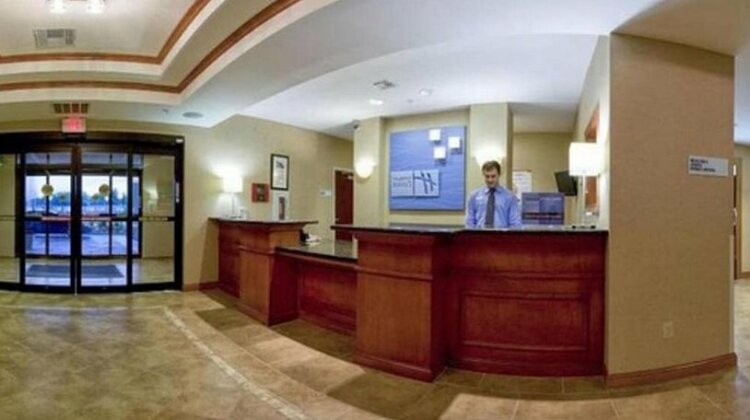 Holiday Inn Express Hotel & Suites Bartlesville - Photo2