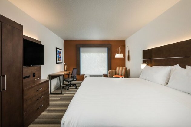 Holiday Inn Express Hotel & Suites Bartow - Photo5