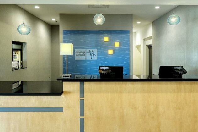 Holiday Inn Express and Suites Batavia - Photo3
