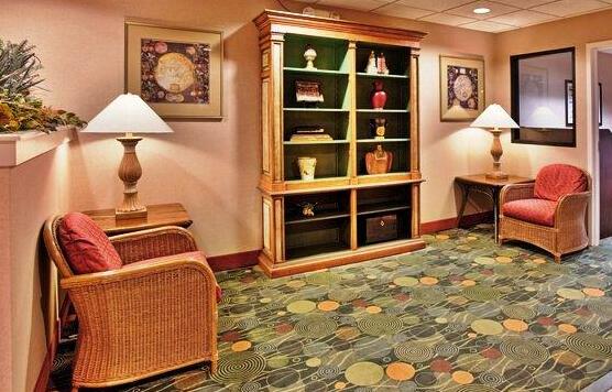 Holiday Inn Express Hotel & Suites Batesville - Photo4