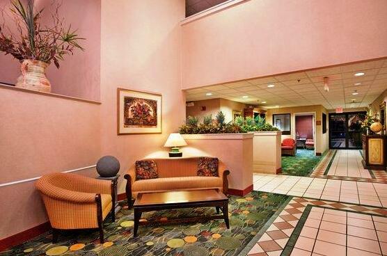 Holiday Inn Express Hotel & Suites Batesville - Photo5