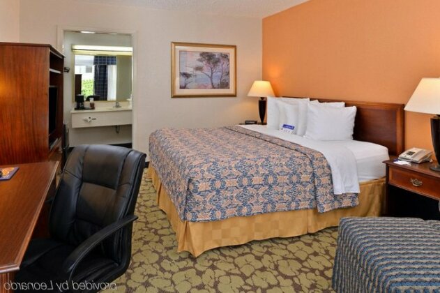 Econo Lodge Baton Rouge - Photo5