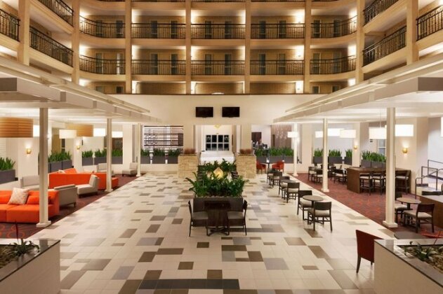 Embassy Suites Baton Rouge - Photo3