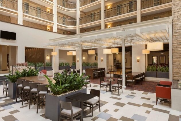 Embassy Suites Baton Rouge - Photo4