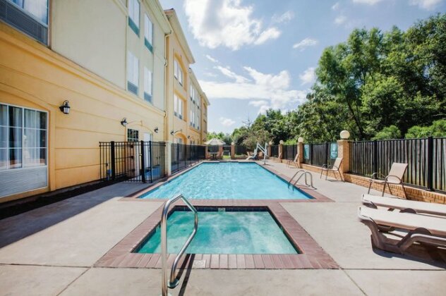 La Quinta Inn & Suites Baton Rouge Denham Springs - Photo5