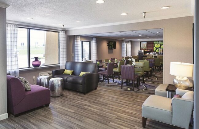 La Quinta Inn & Suites Baton Rouge Siegen Lane - Photo2