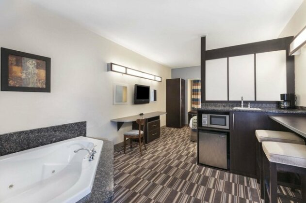 Microtel Inn and Suites Baton Rouge Airport - Photo4