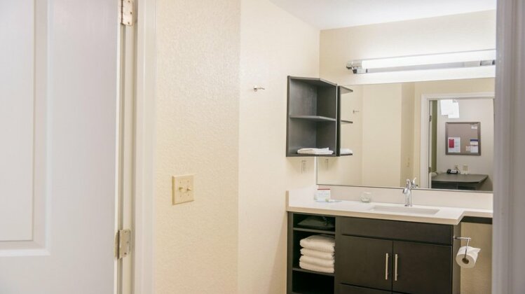 Candlewood Suites Bay City - Photo5