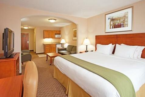 Holiday Inn Express Hotel & Suites Bay City - Photo4