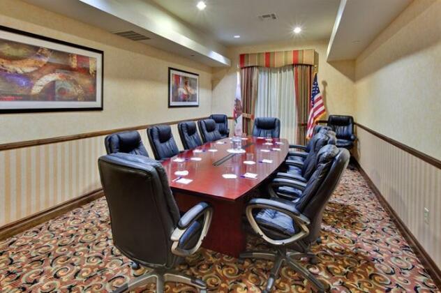 Holiday Inn Express Hotel & Suites Beaumont - Oak Valley - Photo4