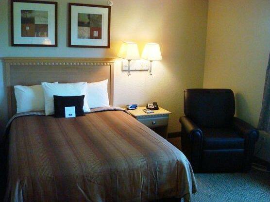 Candlewood Suites Beaumont - Photo5
