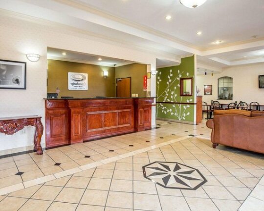 Econo Lodge Inn & Suites Beaumont - Photo5
