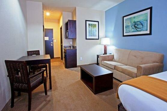 Holiday Inn Express Hotel & Suites Beaumont Northwest - Photo4