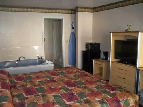 Scottish Inn and Suites Beaumont - Photo4