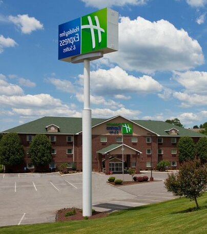 Holiday Inn Express Hotel & Suites Center Township - Photo2