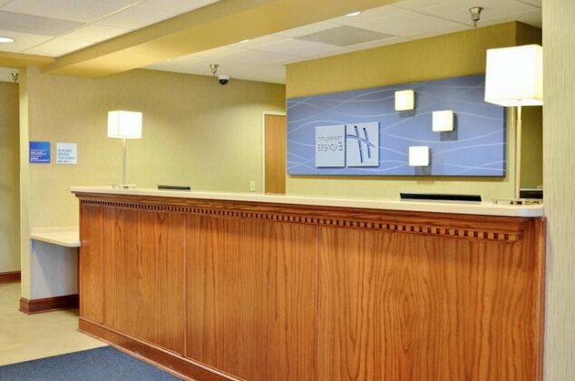 Holiday Inn Express Hotel & Suites Center Township - Photo5