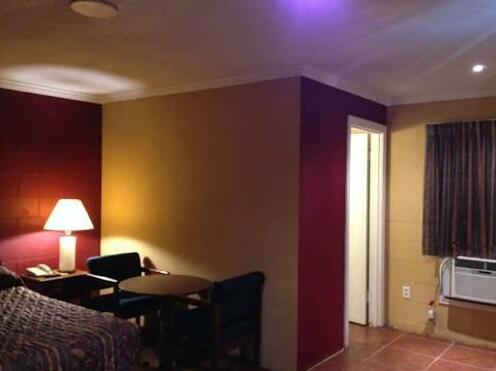 Esquire Inn Beeville - Photo2