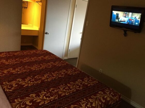 Executive Inn & Suites Beeville - Photo2