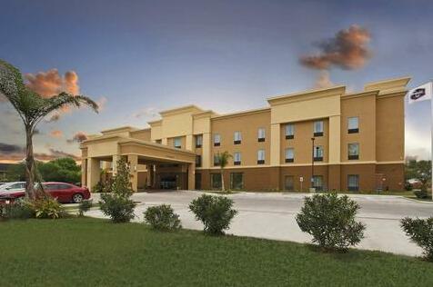 Hampton Inn Beeville - Photo2