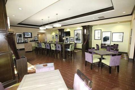 Hampton Inn Beeville - Photo4