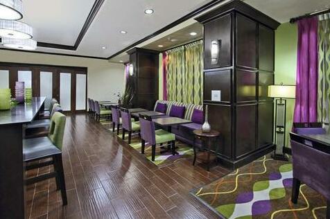 Hampton Inn Beeville - Photo5
