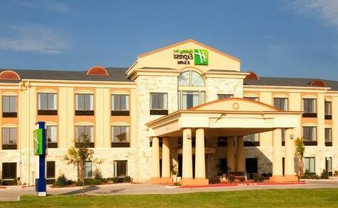 Holiday Inn Express and Suites Beeville - Photo5