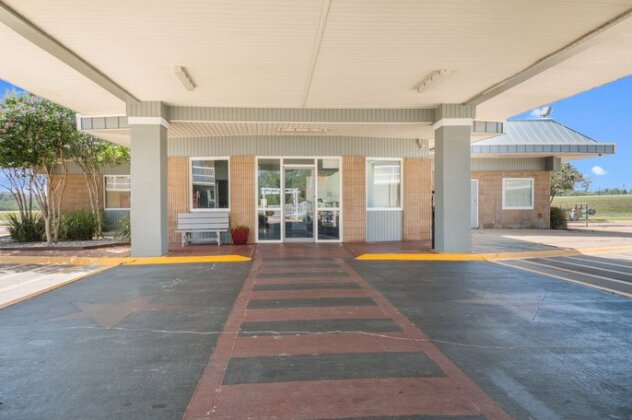 Rodeway Inn Beeville - Photo4