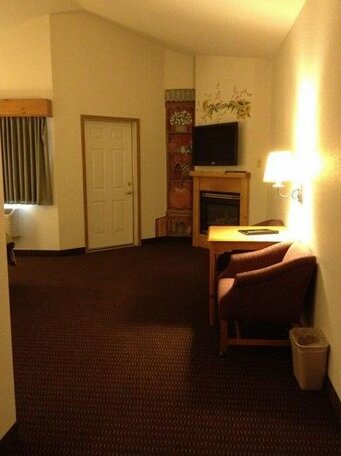HomeTown Inn and Suites Belle Plaine - Photo4