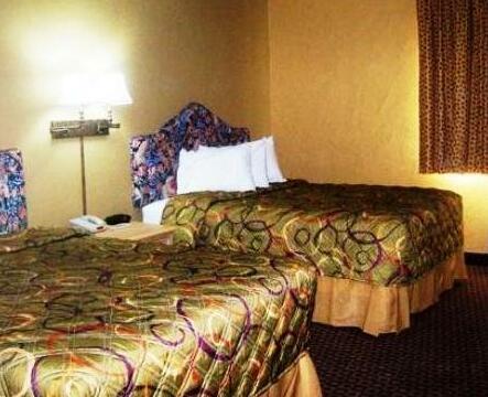 Econo Lodge Inn & Suites Belleville - Photo2