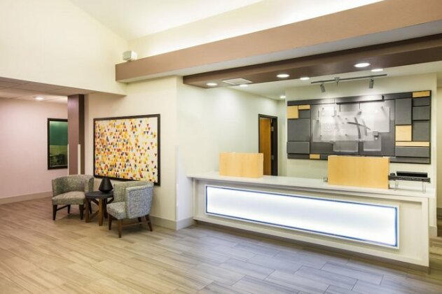 Holiday Inn Express Hotel & Suites Bellevue-Omaha Area - Photo3