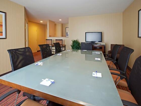 Holiday Inn Express Hotel & Suites Belmont - Photo2
