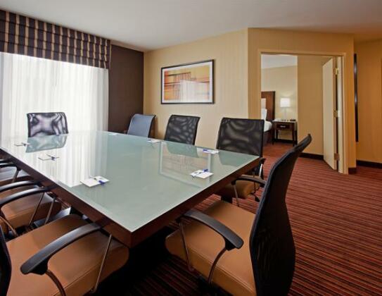 Holiday Inn Express Hotel & Suites Belmont - Photo3