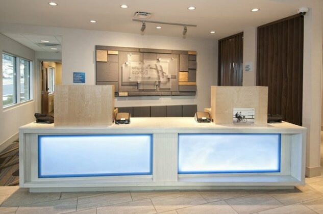 Holiday Inn Express & Suites - Photo3