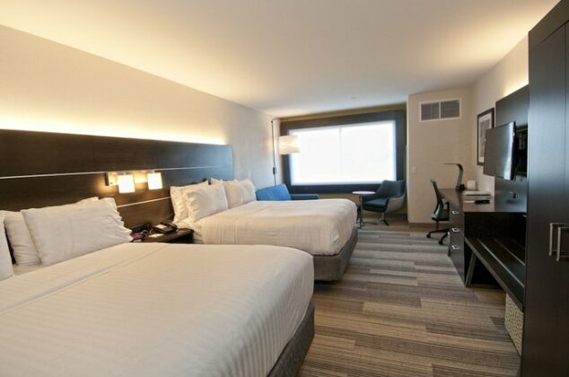 Holiday Inn Express & Suites - Photo5
