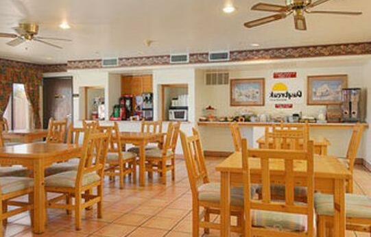 Days Inn by Wyndham Benson Benson - Photo2