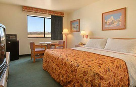 Days Inn by Wyndham Benson Benson - Photo5