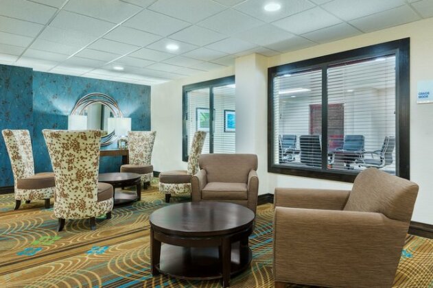Holiday Inn Express Hotel & Suites Bentonville - Photo4