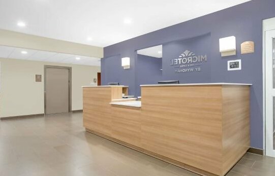 Microtel by Wyndham Bentonville - Photo4