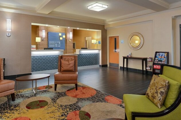 Holiday Inn Express Hotel & Suites Bessemer - Photo4