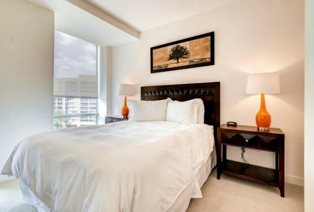 Global Luxury Suites in Downtown Bethesda - Photo4