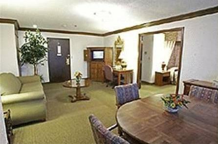 Lodge Hotel & Conference Center - Photo4