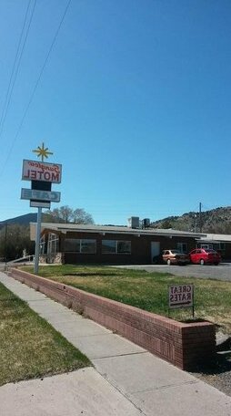 Sunglow Motel and Restaurant - Photo2