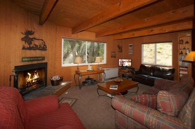 Fireside Inn by Big Bear Cool Cabins - Photo2
