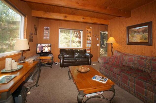 Fireside Inn by Big Bear Cool Cabins - Photo3