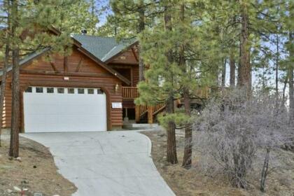 Merry Beary by Big Bear Cool Cabins
