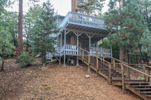Treehouse by Big Bear Cool Cabins