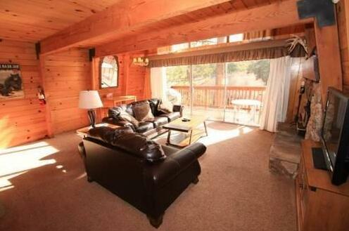 Cozy Pine Retreat by Big Bear VR - Photo2