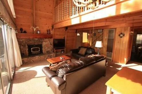 Cozy Pine Retreat by Big Bear VR - Photo4