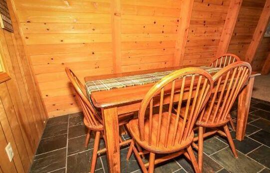 Cozy Pine Retreat - Photo3