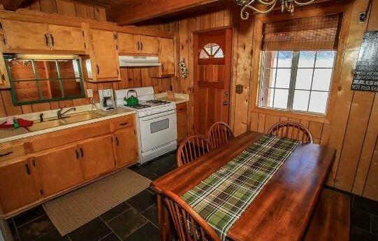 Cozy Pine Retreat - Photo4